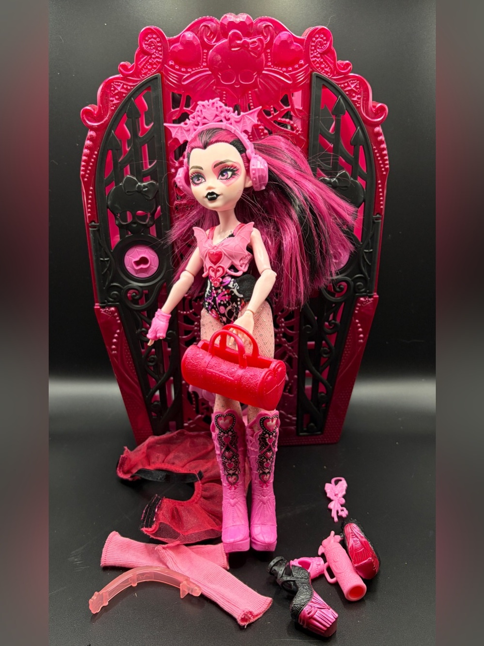 Monster High Skulltimate Secrets Monster Mysteries Draculaura Doll + Closet